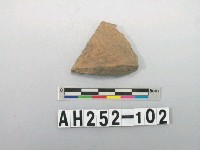 藏品(灰色夾砂陶口緣殘件)的圖片